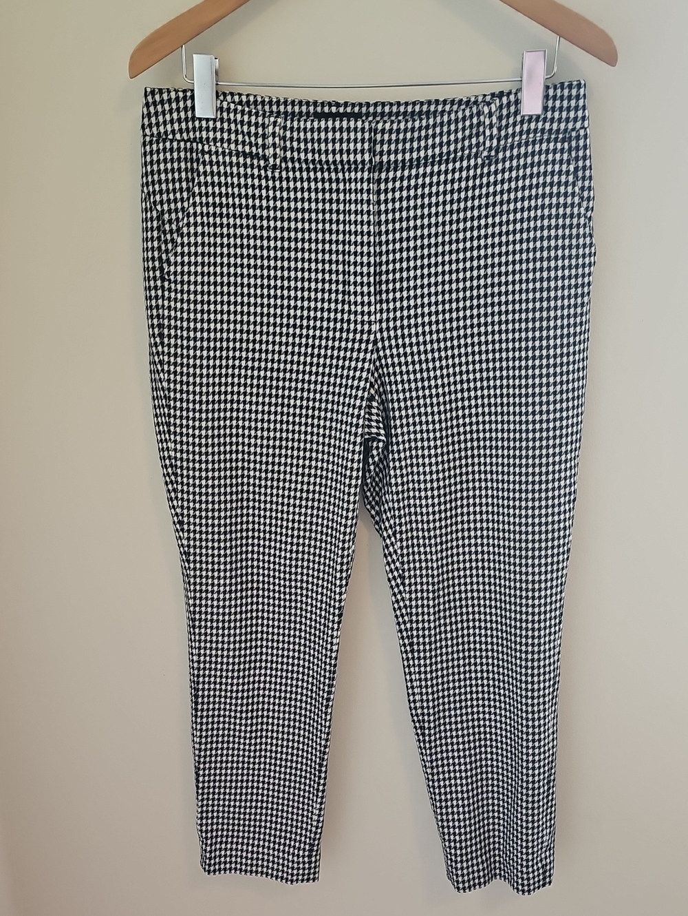 Black & White Houndstooth Slim Ankle Pants. Size 8 Pockets